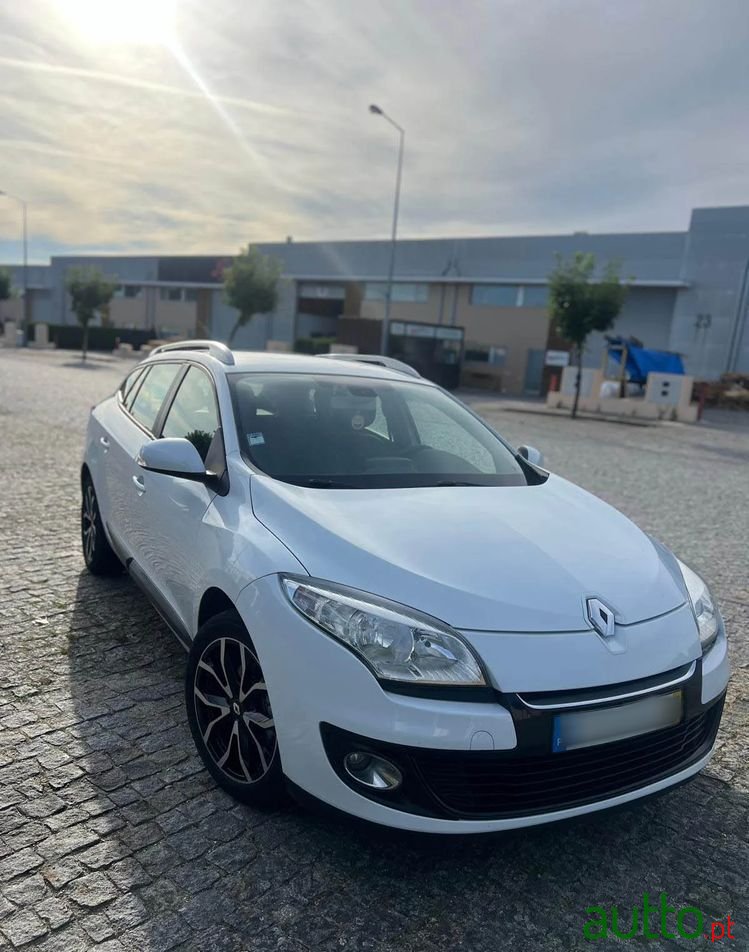 2012' Renault Megane Sport Tourer photo #2