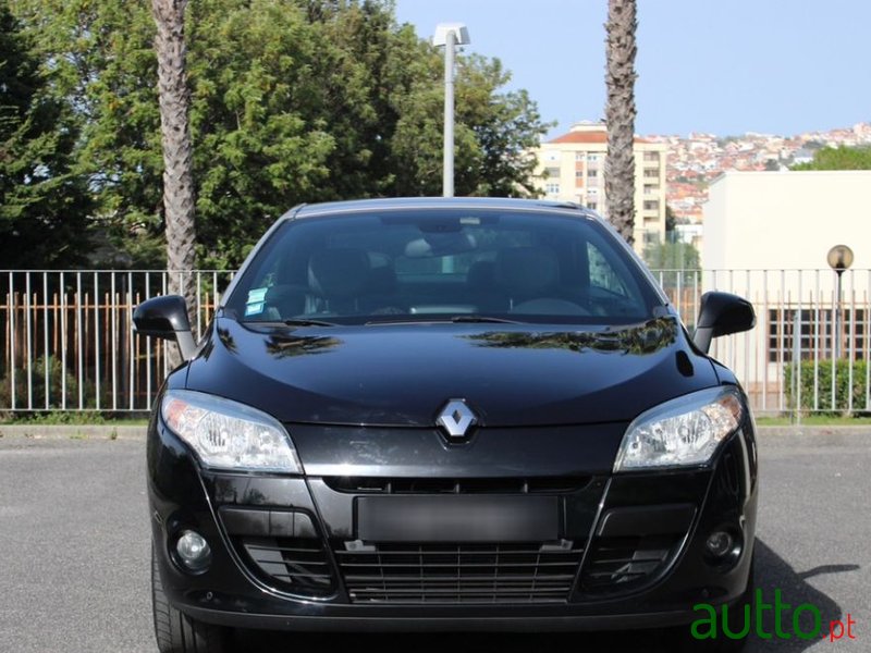 2010' Renault Megane photo #2