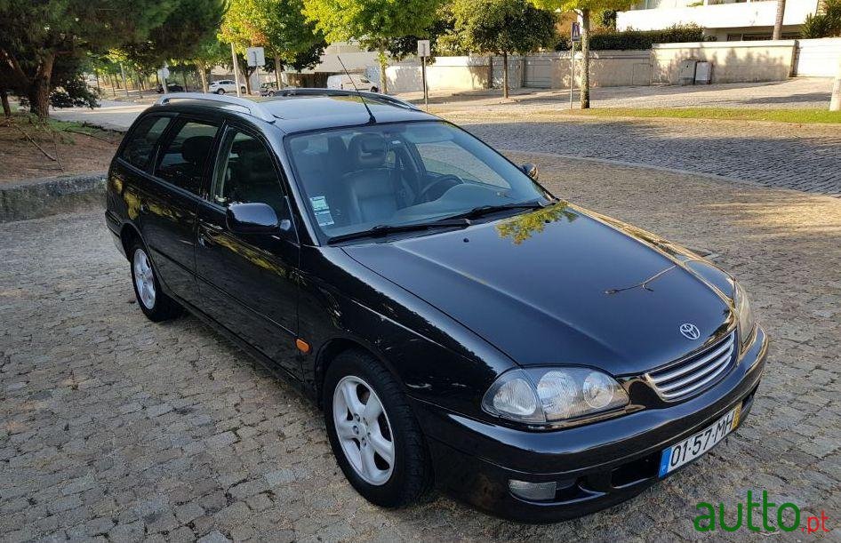 1998' Toyota Avensis photo #2