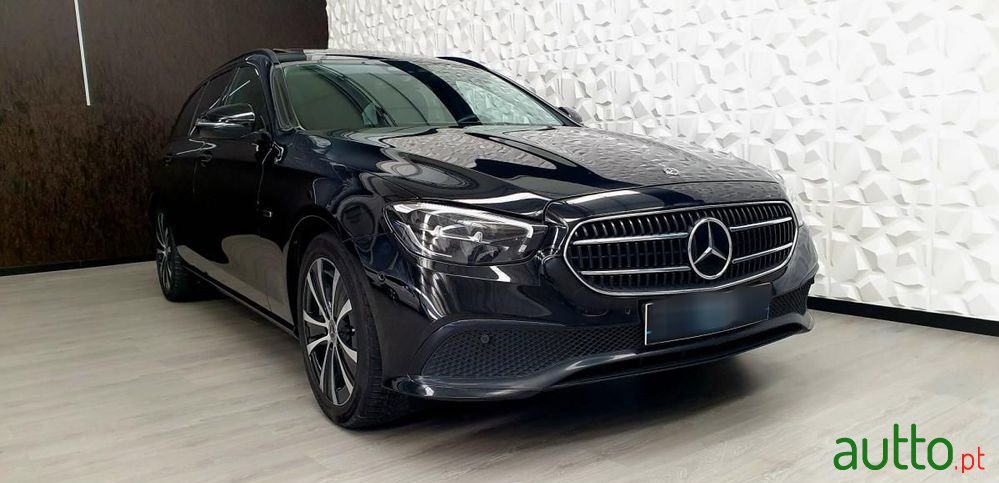 2021' Mercedes-Benz E 300 photo #2