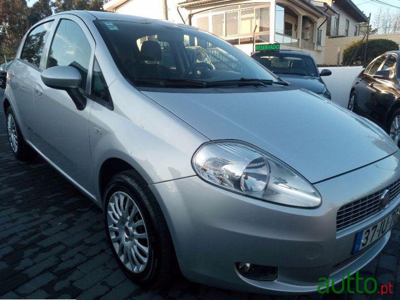 2010' Fiat Grande-Punto Easy photo #2