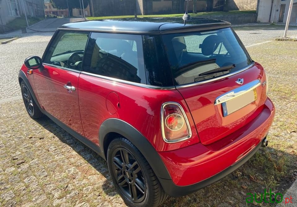 2011' MINI Cooper photo #3