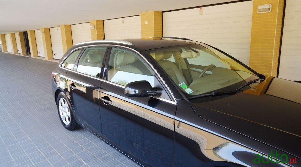 2011' Audi A4 Avant photo #1