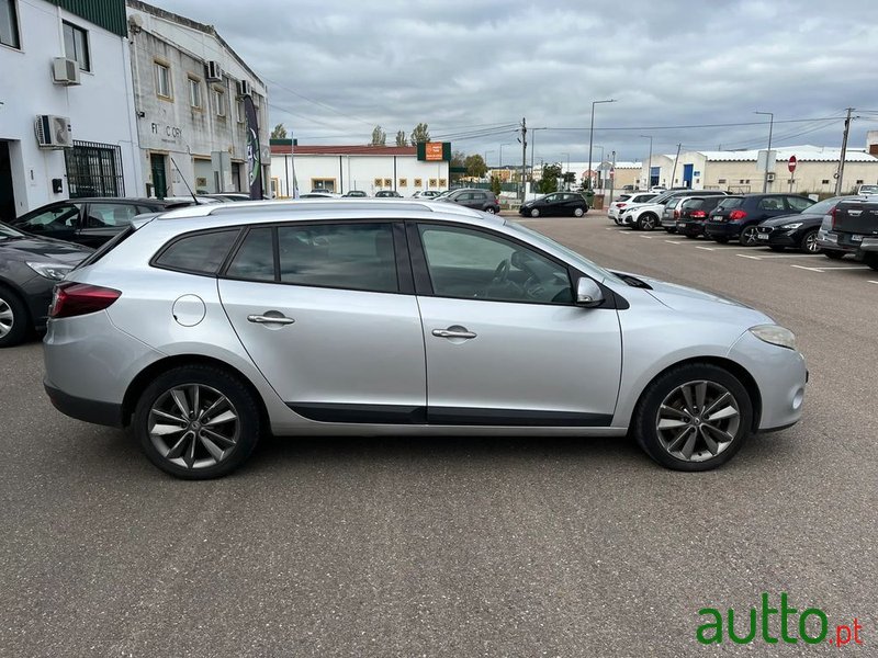 2010' Renault Megane Sport Tourer photo #6