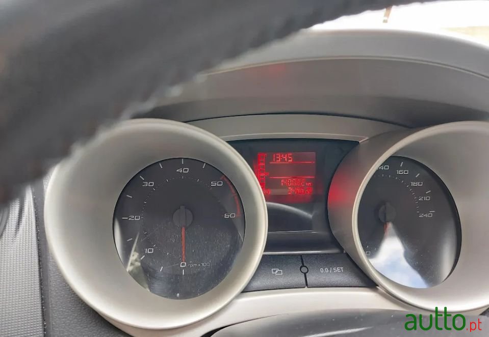 2011' SEAT Ibiza photo #5