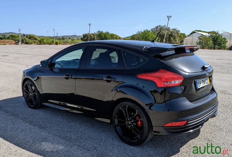 2017' Ford Focus photo #3