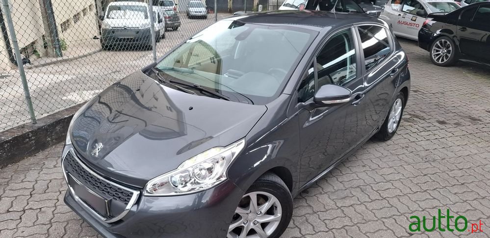 2012' Peugeot 208 1.4 Vti Allure photo #2