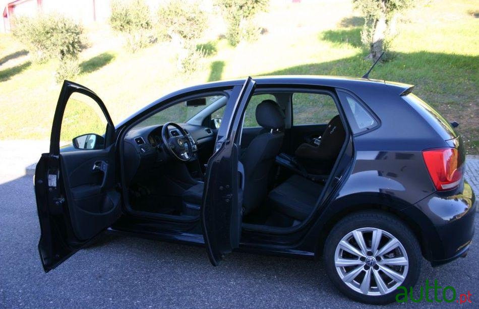 2009' Volkswagen Polo 1.6 Tdi Highline photo #1