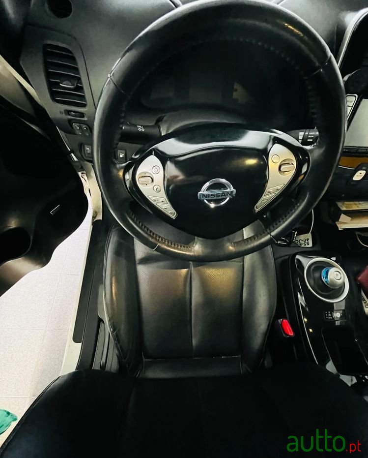 2015' Nissan Leaf Tekna photo #6