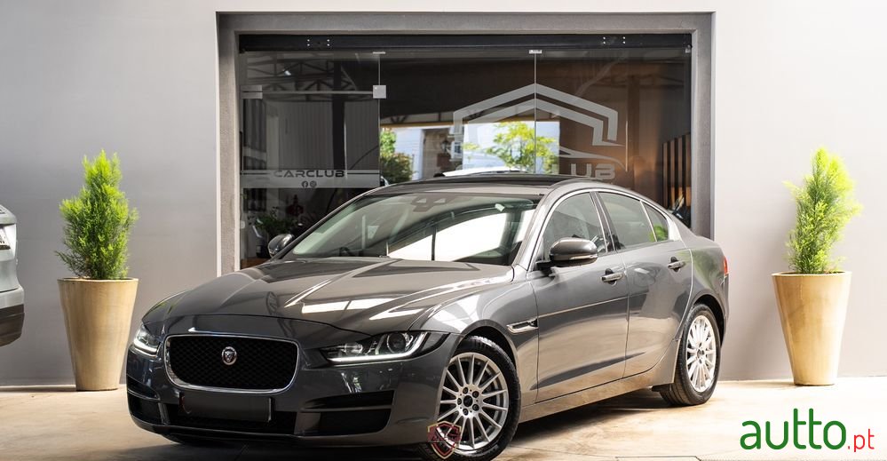 2017' Jaguar XE photo #2