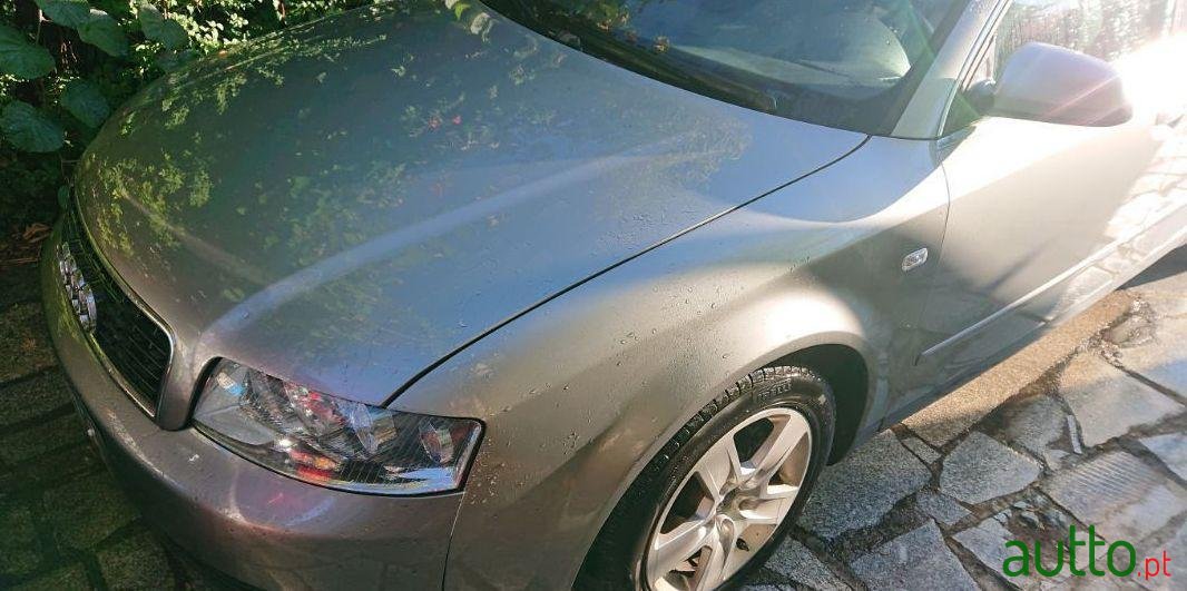 2002' Audi A4 Avant photo #2