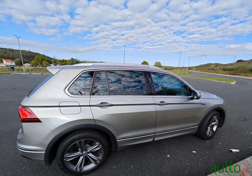 2017' Volkswagen Tiguan 2.0 Tdi R-Line photo #3
