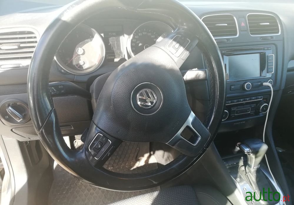 2010' Volkswagen Golf photo #3