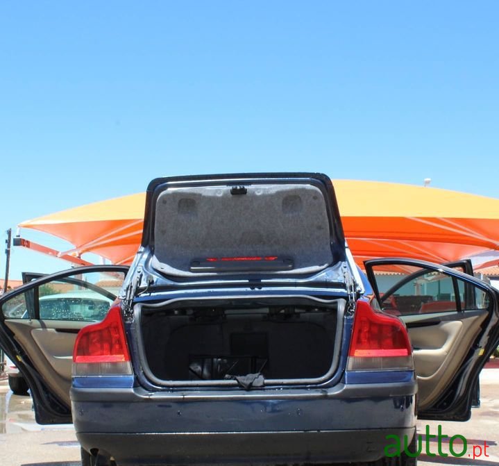 2002' Volvo S60 photo #6