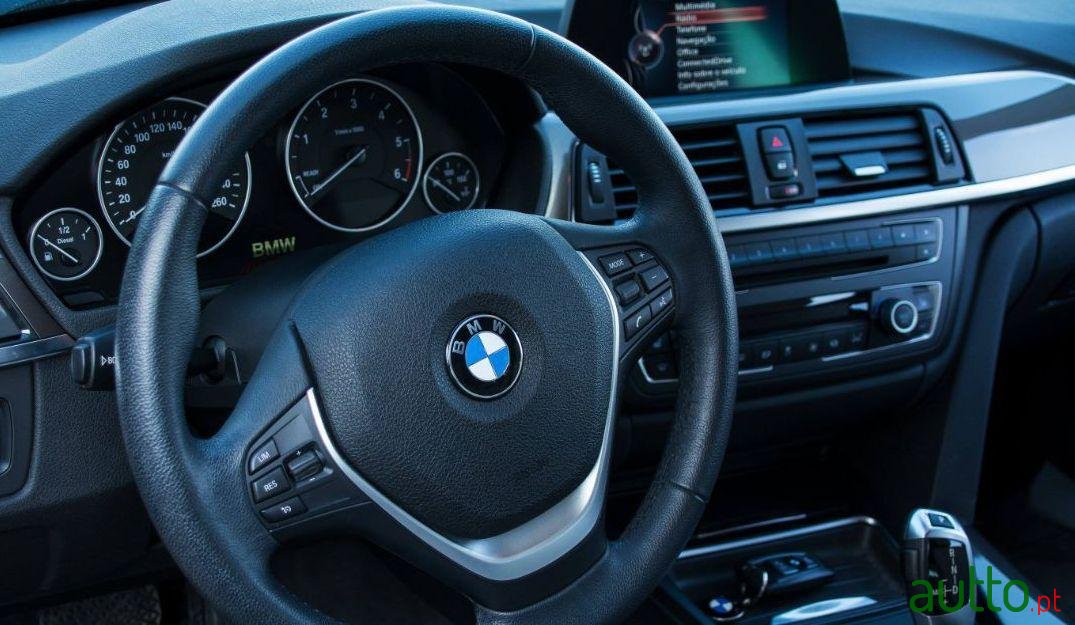 2014' BMW 318 Modern Line photo #3