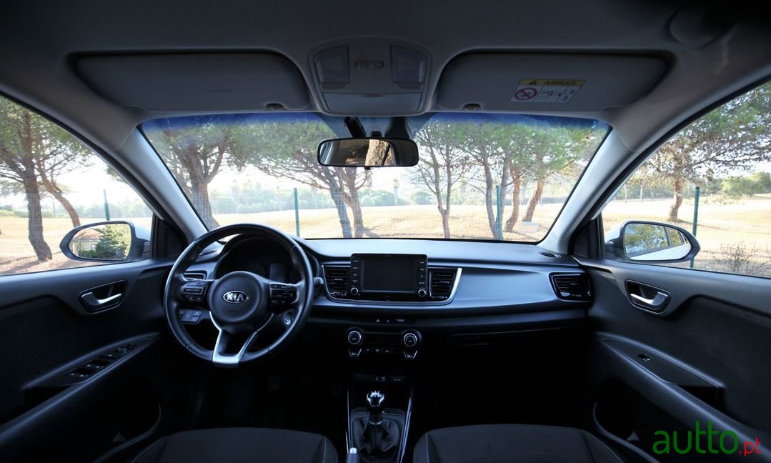 2018' Kia Rio photo #3