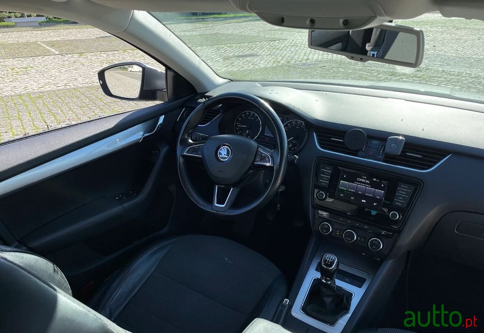 2013' Skoda Octavia Break photo #4