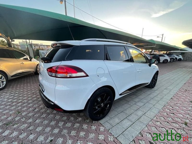 2019' Renault Clio Sport Tourer photo #2