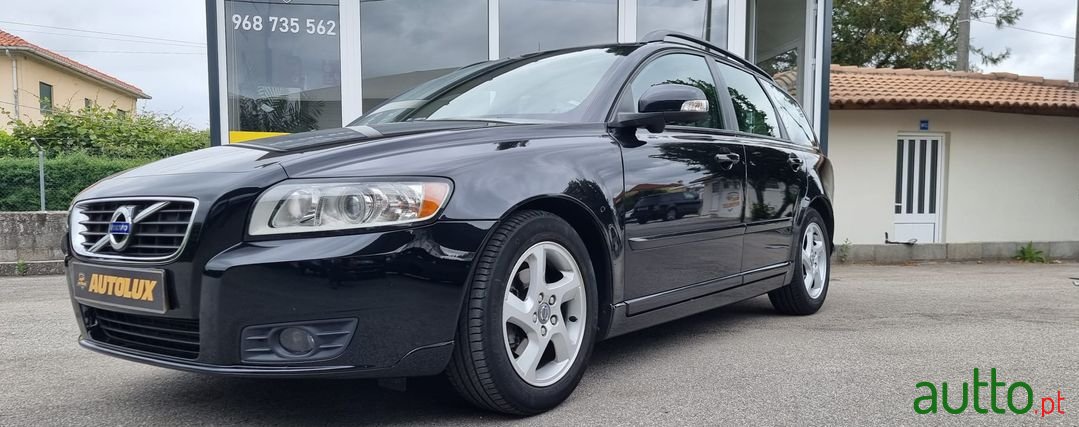 2010' Volvo V50 photo #2