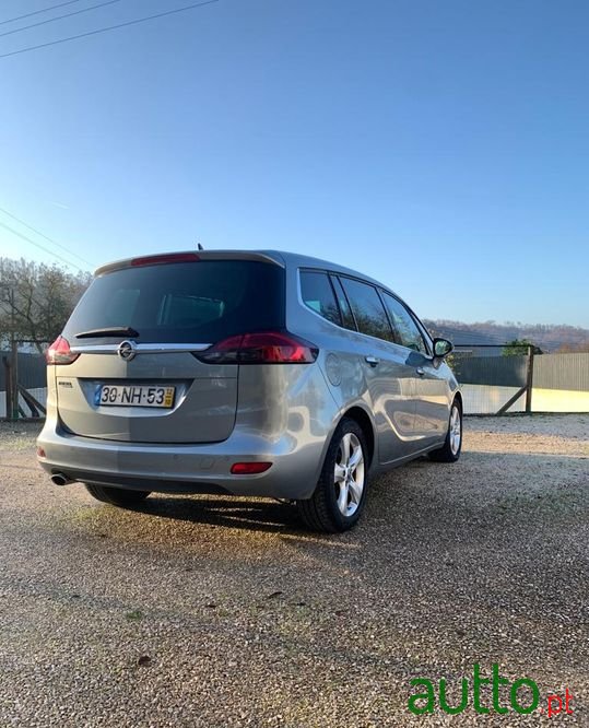 2012' Opel Zafira photo #3