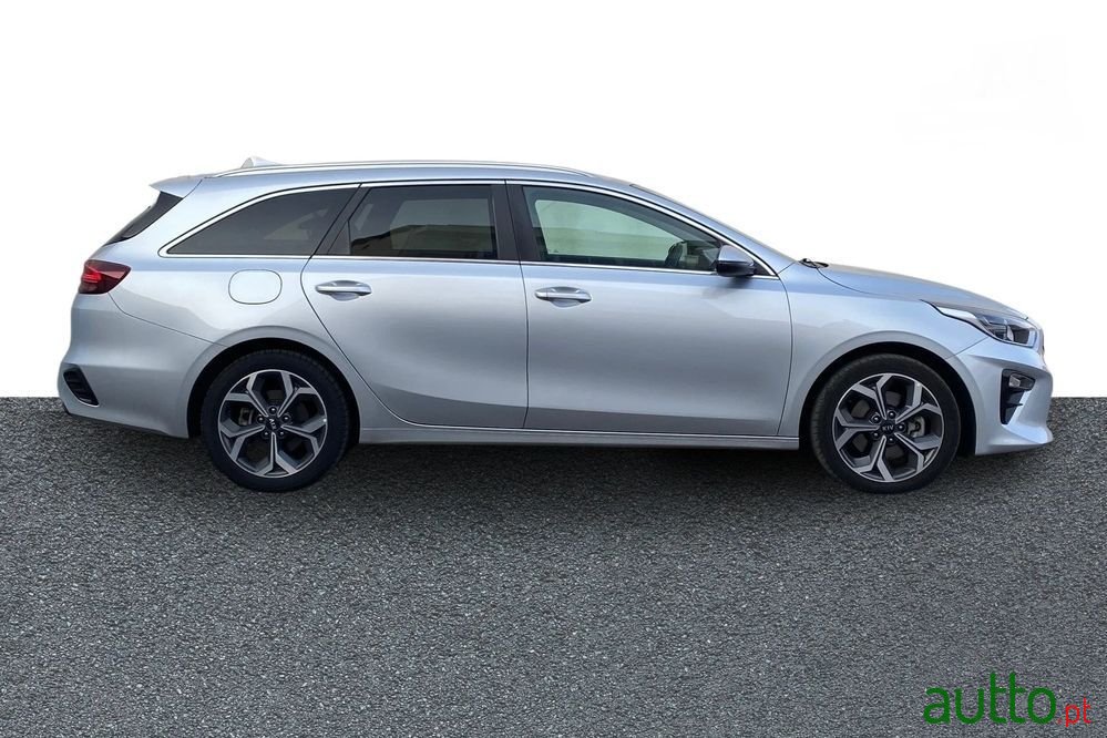 2021' Kia Ceed Sw photo #3