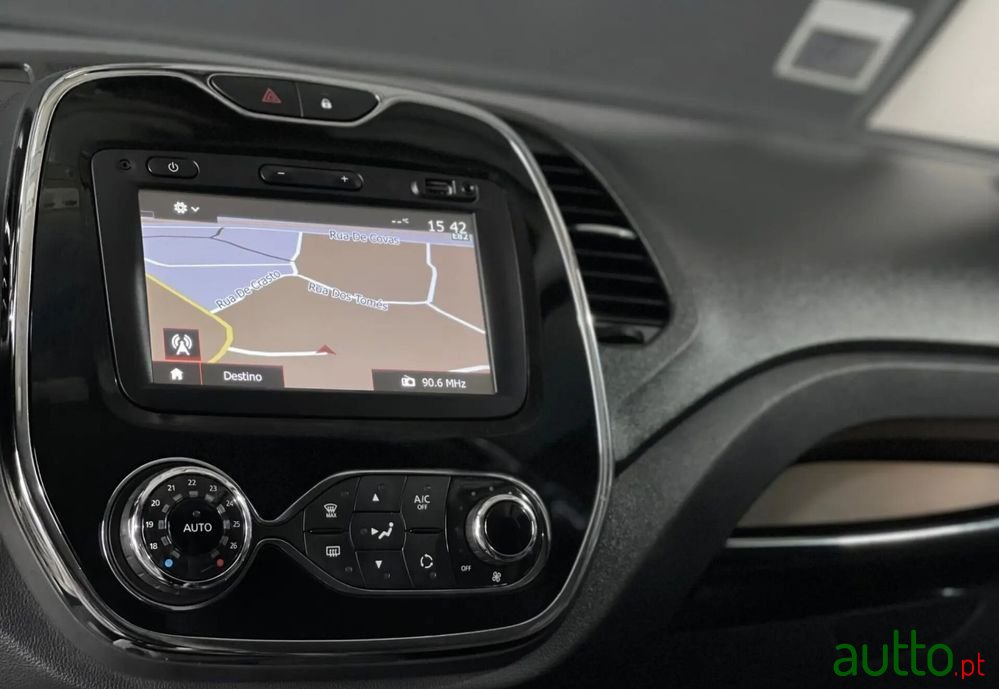 2015' Renault Captur photo #6