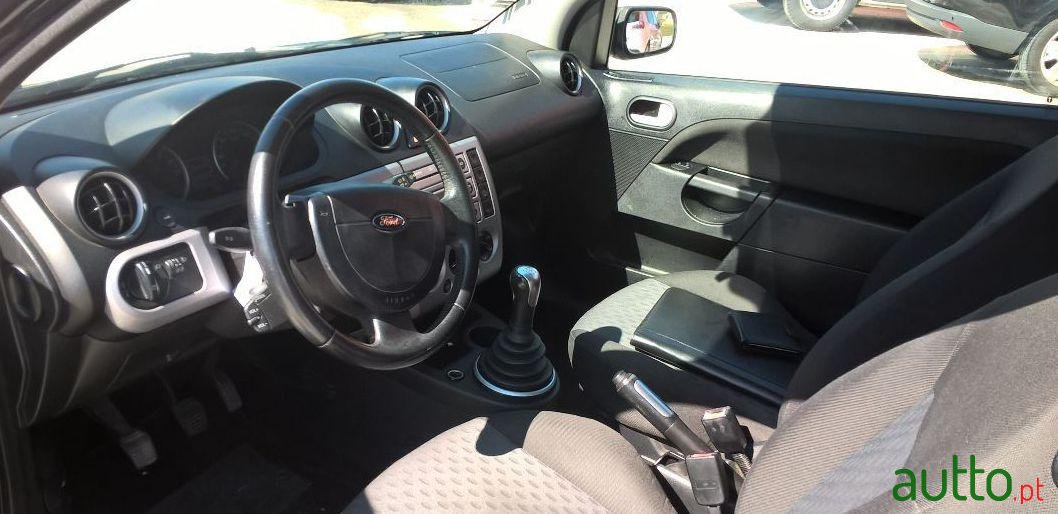 2004' Ford Fiesta photo #1