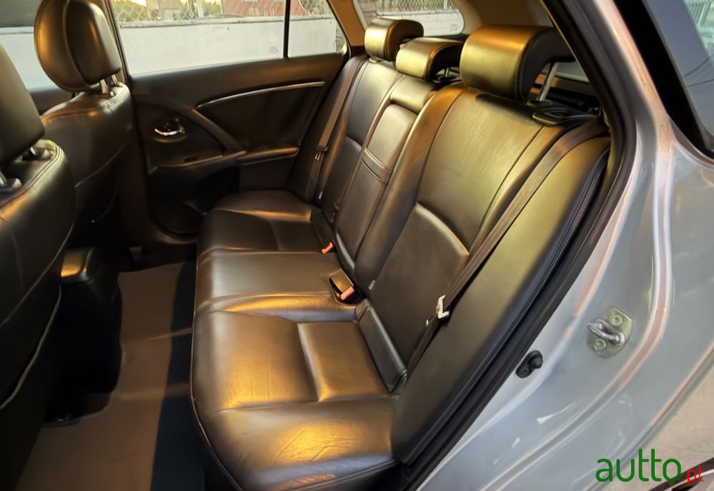2010' Toyota Avensis photo #6