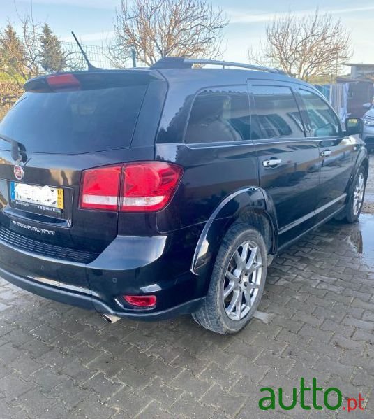 2014' Fiat Freemont photo #3