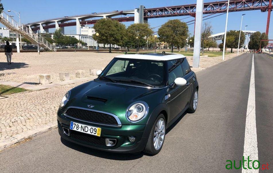 2012' MINI Cooper S photo #2