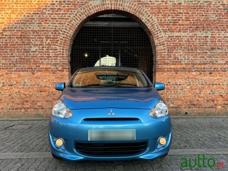 2015' Mitsubishi Space Star photo #2