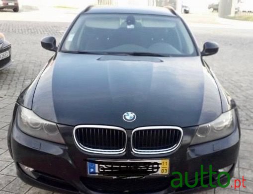 2011' BMW 318 photo #2