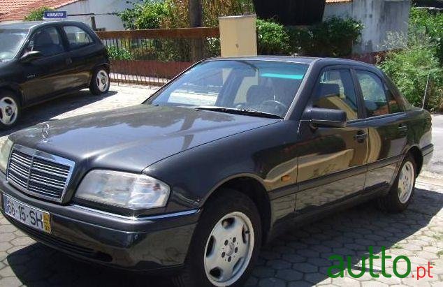 1994' Mercedes-Benz 220 C220 photo #2