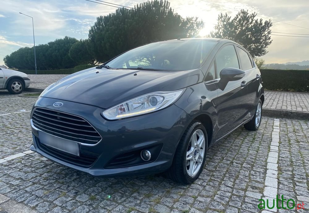 2013' Ford Fiesta photo #4
