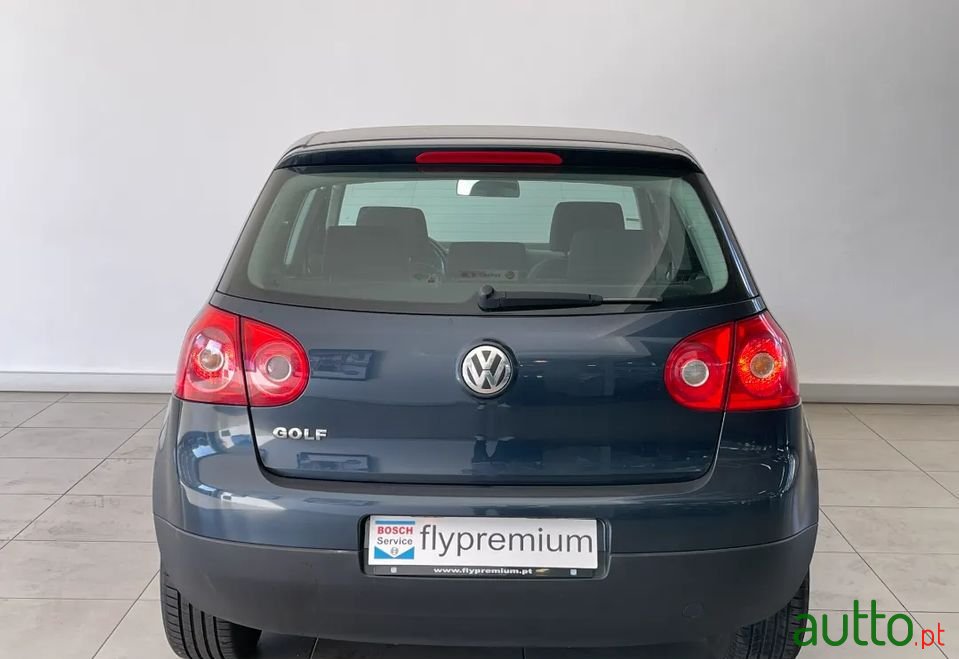 2004' Volkswagen Golf photo #6