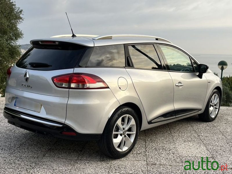 2018' Renault Clio Sport Tourer photo #3