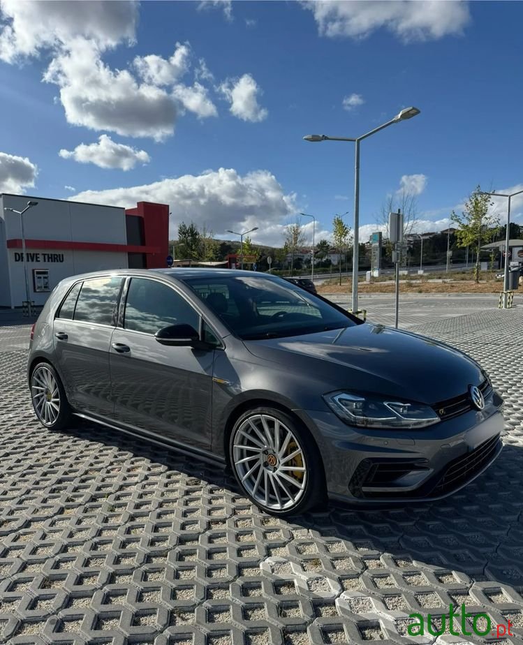 2023' Volkswagen Golf 2.0 Tsi R Dsg photo #4