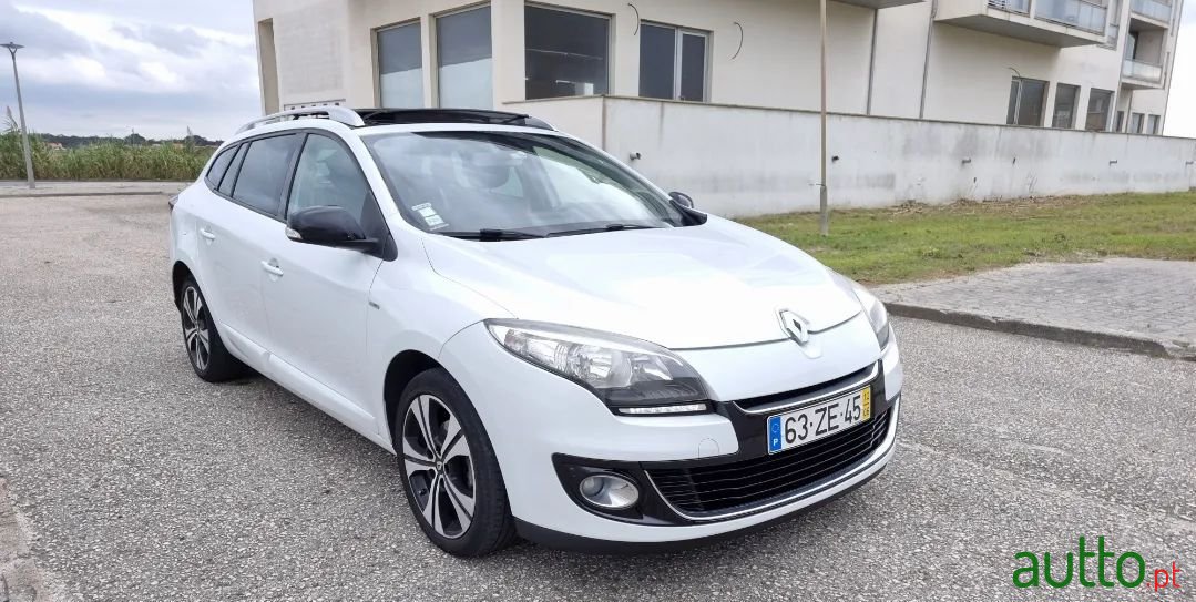 2012' Renault Megane Sport Tourer photo #3