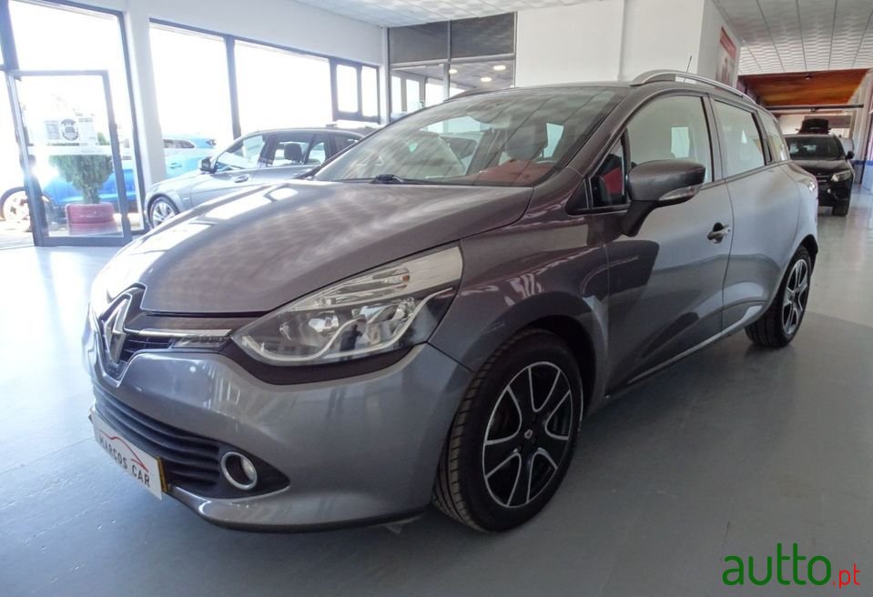 2013' Renault Clio Sport Tourer photo #3