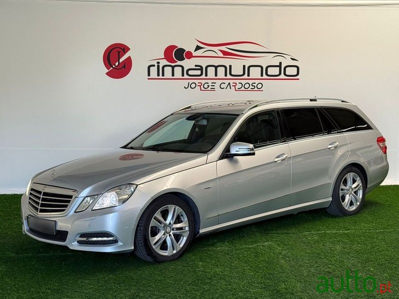 2011' Mercedes-Benz Classe E photo #3