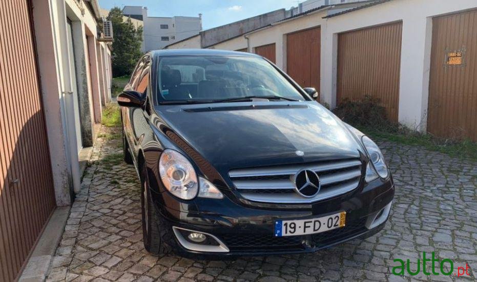 2007' Mercedes-Benz R-320 Cdi 4Matic photo #1