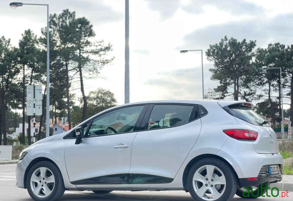 2013' Renault Clio photo #5