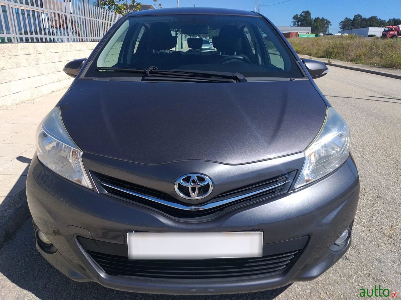 2014' Toyota Yaris photo #2