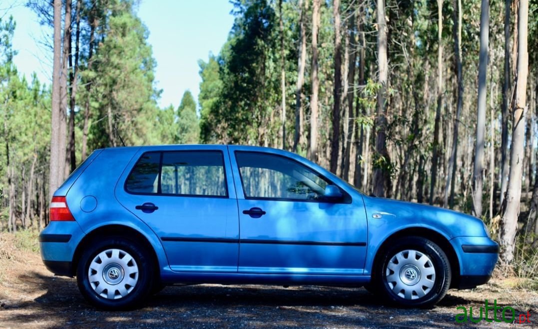 2003' Volkswagen Golf photo #3