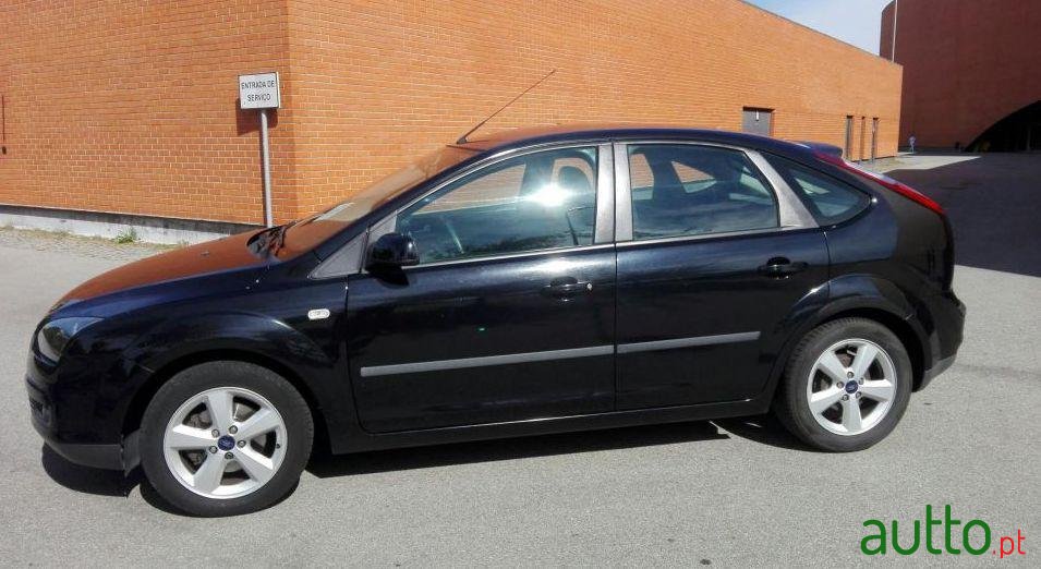 2005' Ford Focus Sport photo #2