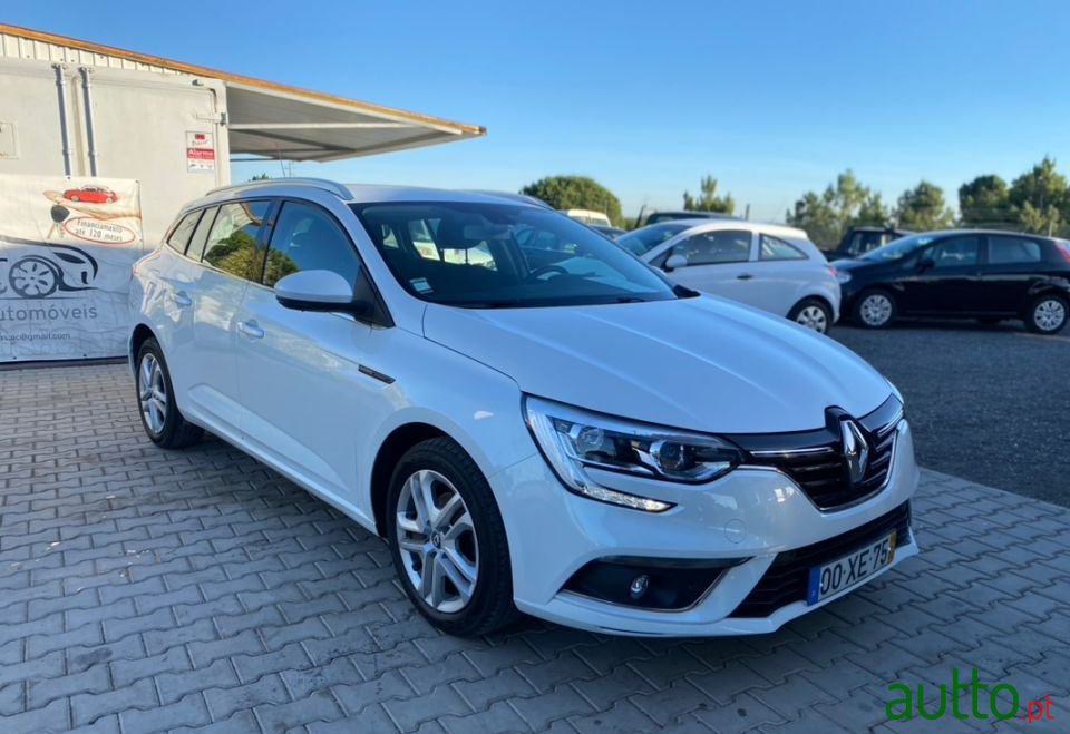 2018' Renault Megane Sport Tourer photo #3