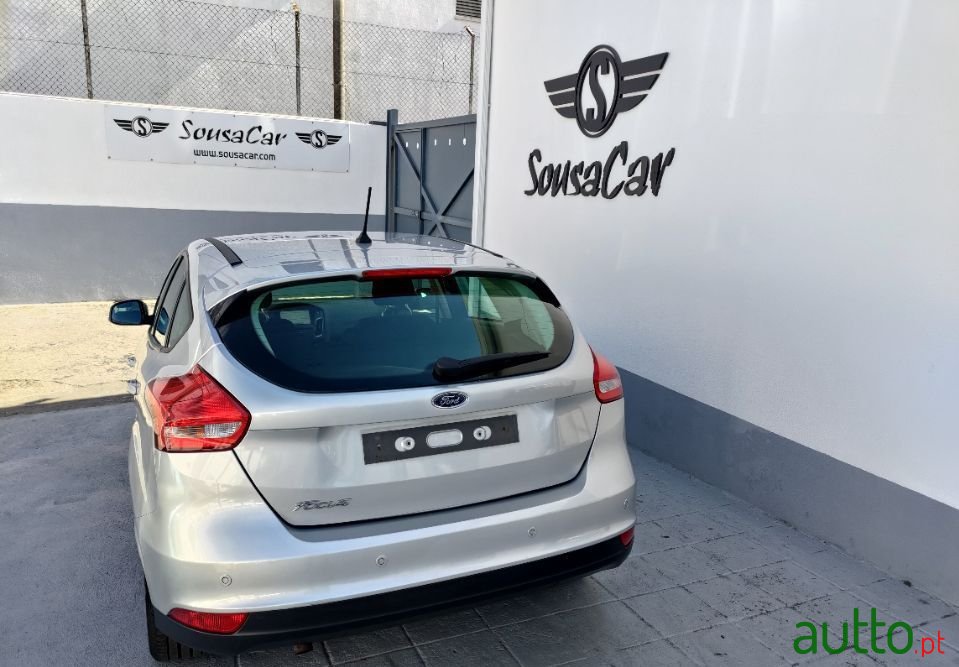 2017' Ford Focus photo #4