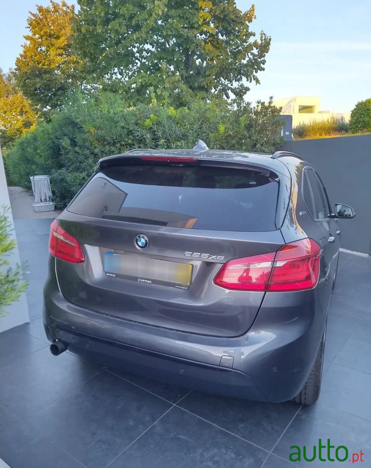 2016' BMW 225Xe Active Tourer photo #3