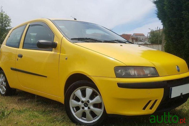 2002' Fiat Punto photo #1
