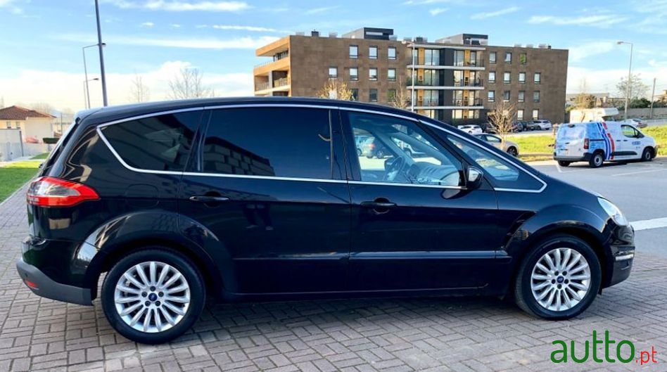 2011' Ford S-Max Nacional photo #4